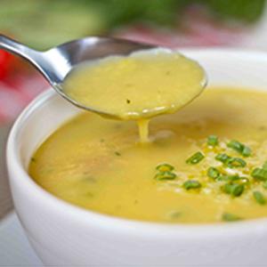 CALDO DE FRANGO COM MANDIOCA 