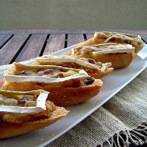  Crostini de queijo brie