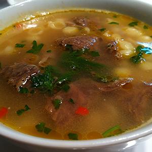 SOPA DE MÚSCULO COM LEGUMES