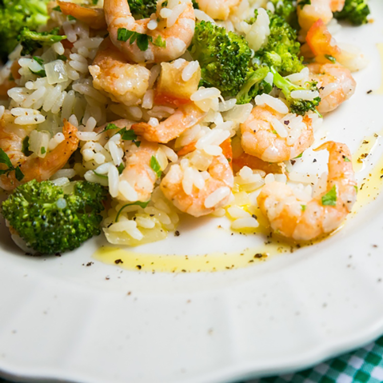 ARROZ COM CAMARÃO E BRÓCOLIS