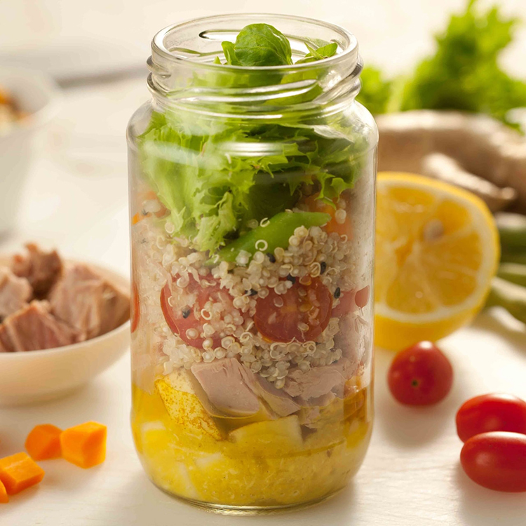 Salada de atum com quinoa no pote